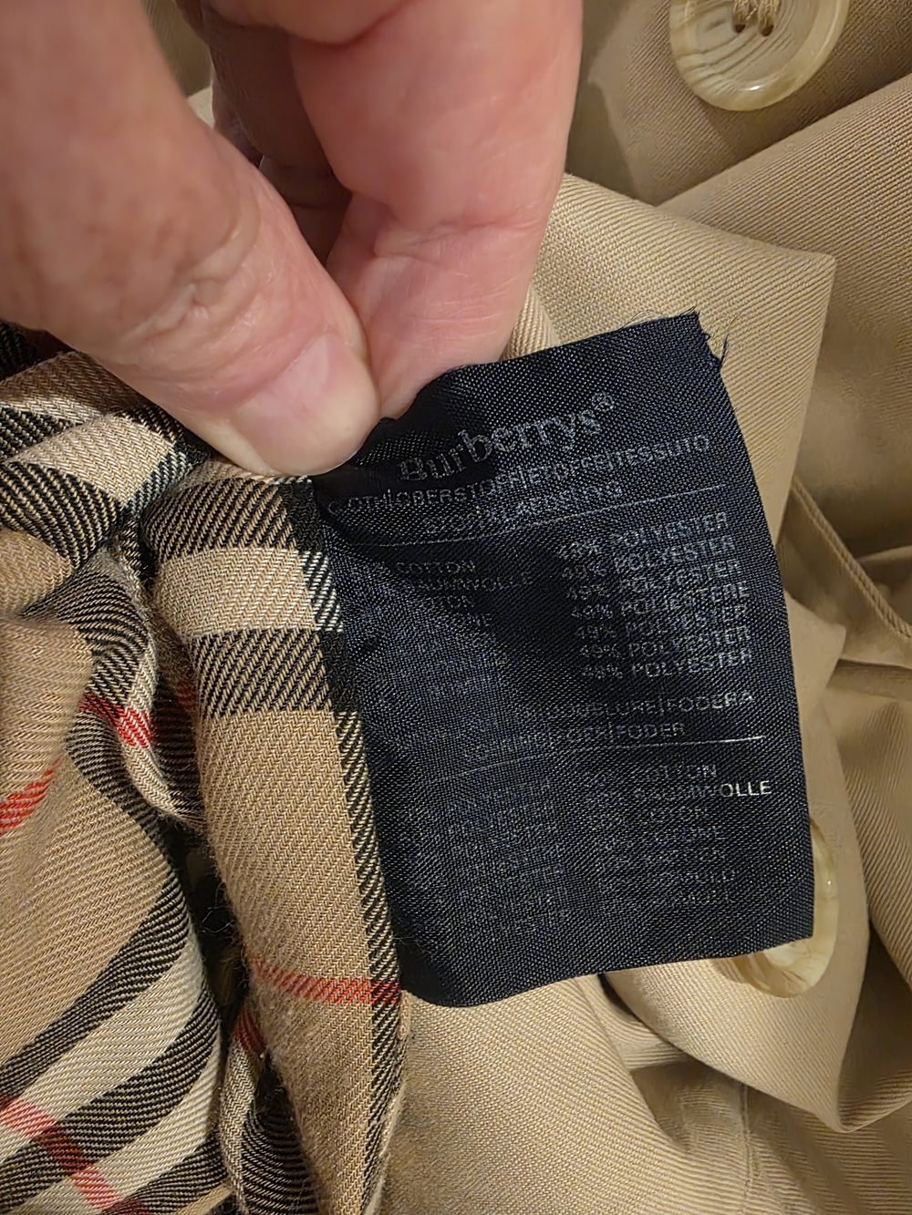 Burberry Classic Beige Double-Breasted Trench Coat with Belt - Picture 7 of 9